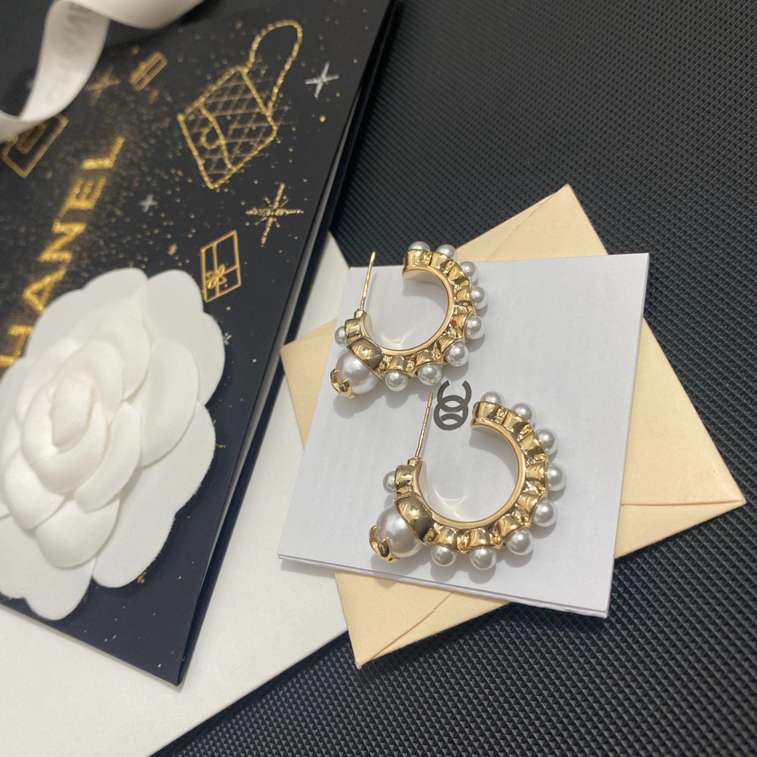 Womens Earrings Ear Stud Women Designer Brand C-Letter Imitation Pearl Temperament Simple Ladies Wedding Party Jewelry Accessories A895
Womens Earrings Ear Stud Women Designer Brand C-Letter Imitation Pearl Temperament Simple Ladies Wedding Party Jewelry Accessories A895