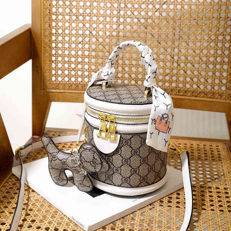 Handbag small bag women 2022 new design sense portable bucket bag style explosion Shoulder Messenger Bag, Beige
Handbag small bag women 2022 new design sense portable bucket bag style explosion Shoulder Messenger Bag, Beige
