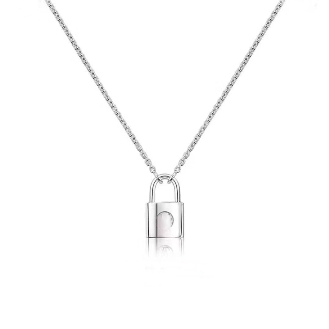 High Polished Classic Design Women Necklace Stainless Steel Gold Silver Rose Colors Sets Heart lock Love Pendant Trendy Jewelry Pendant Accessories With Box
High Polished Classic Design Women Necklace Stainless Steel Gold Silver Rose Colors Sets Heart lock Love Pendant Trendy Jewelry Pendant Accessories With Box