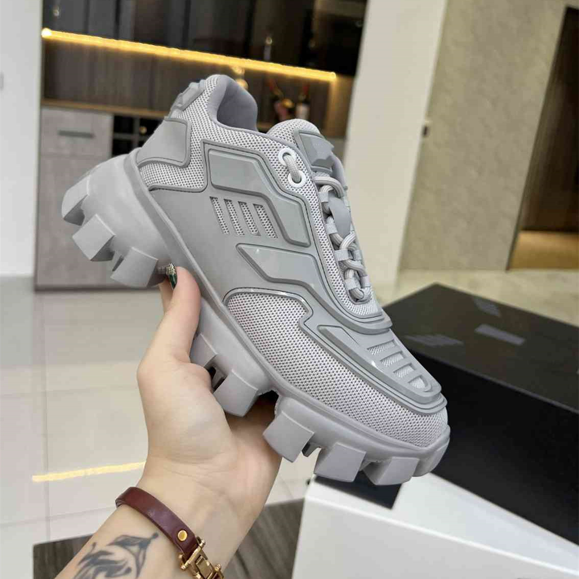 New Men's Knitted Breathable shoes Luxury Low Top Design Oversized Sneakers Lightweight Rubber Sole Anti-Slip Friction Sneakers Women's Large Size 36-46
New Men's Knitted Breathable shoes Luxury Low Top Design Oversized Sneakers Lightweight Rubber Sole Anti-Slip Friction Sneakers Women's Large Size 36-46
