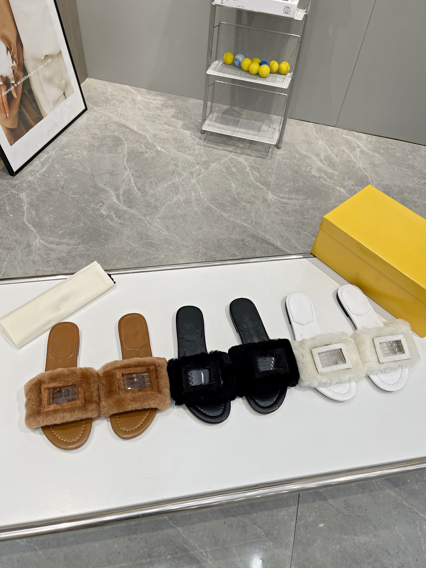 Designer Slippers FF Baguette Sandals Mink Fur Slides Women Autumn Scuffs Leather Lining Slipper Furry Sandal Plush Shoes, Brown
Designer Slippers FF Baguette Sandals Mink Fur Slides Women Autumn Scuffs Leather Lining Slipper Furry Sandal Plush Shoes, Brown