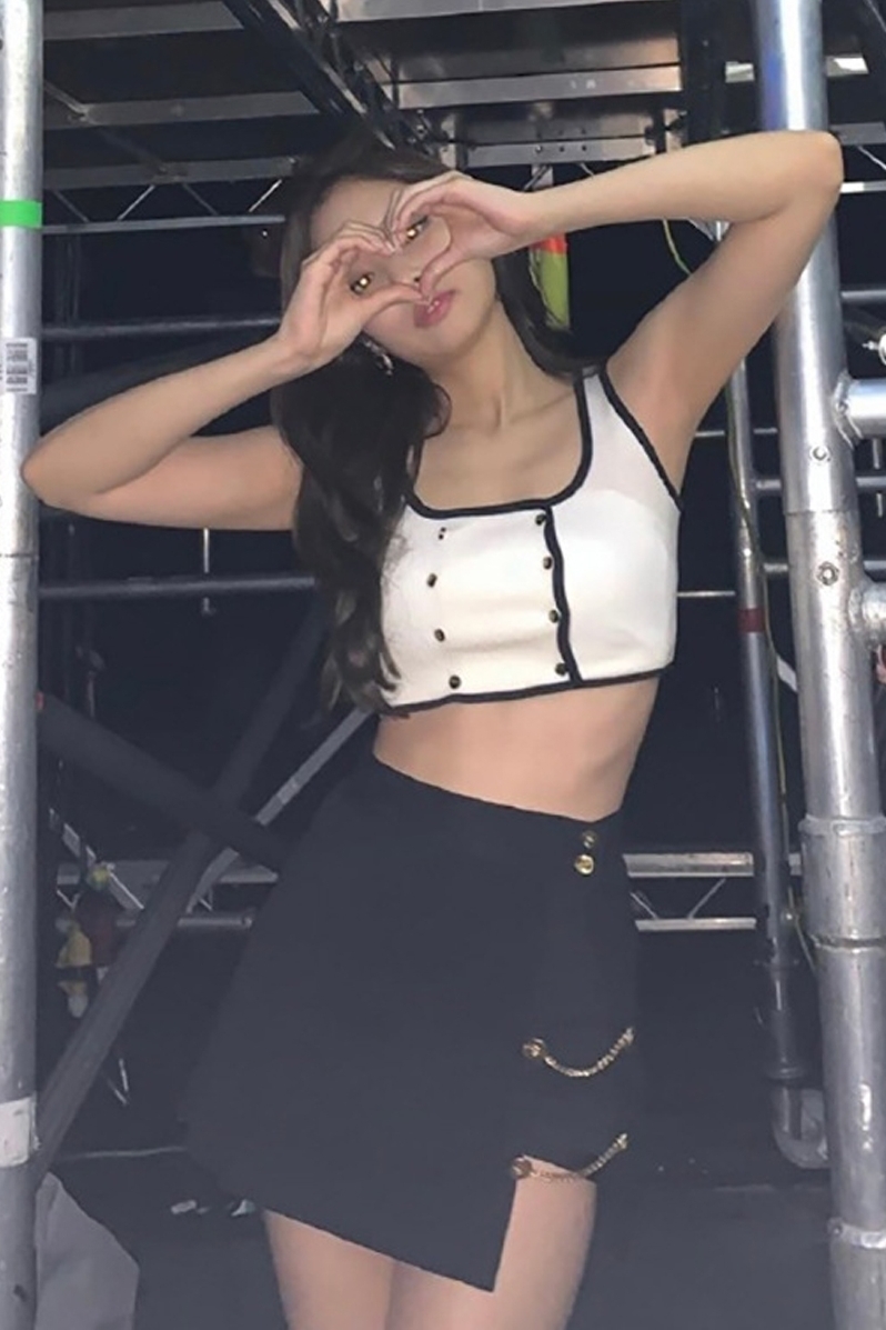 Sexy Girl Dancing Lady Crop Top White Sleeveless Shirt Women Double Buttons Cool Chemise Femme Camiseta Feminina Camisa Mujer 220325