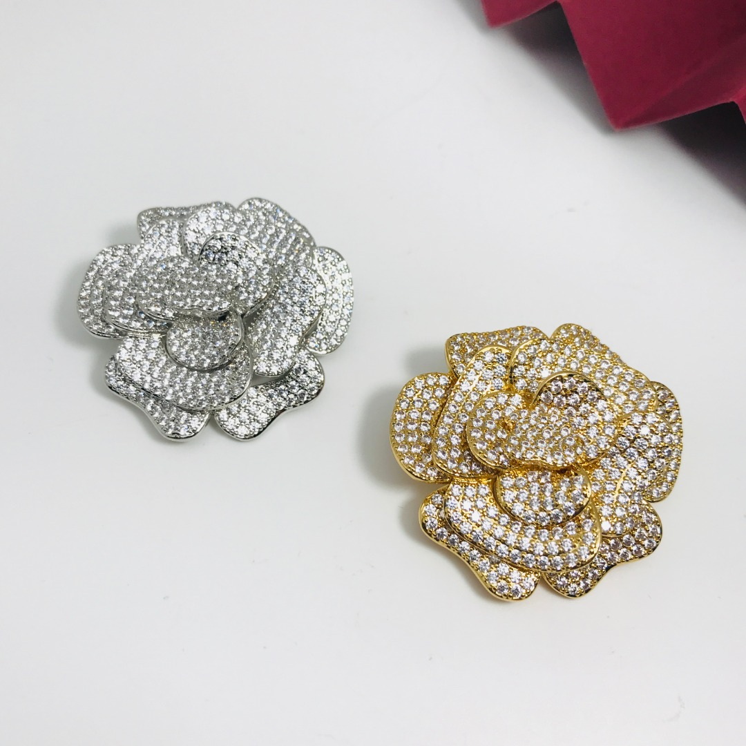 Top Quality Wholesale Brooch Brass Gold Plated 5A Luxury Brand Official Replica Pearl Brooch Latest styles Christmas Gift Banquet Use
Top Quality Wholesale Brooch Brass Gold Plated 5A Luxury Brand Official Replica Pearl Brooch Latest styles Christmas Gift Banquet Use