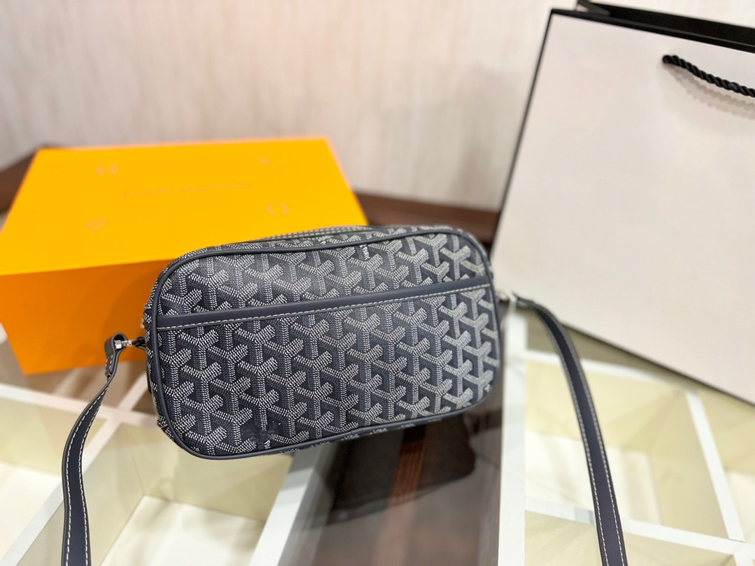 2022 women's bag shoulder leather camera bag G simple and versatile tofu light luxury Y messenger casual
2022 women's bag shoulder leather camera bag G simple and versatile tofu light luxury Y messenger casual
