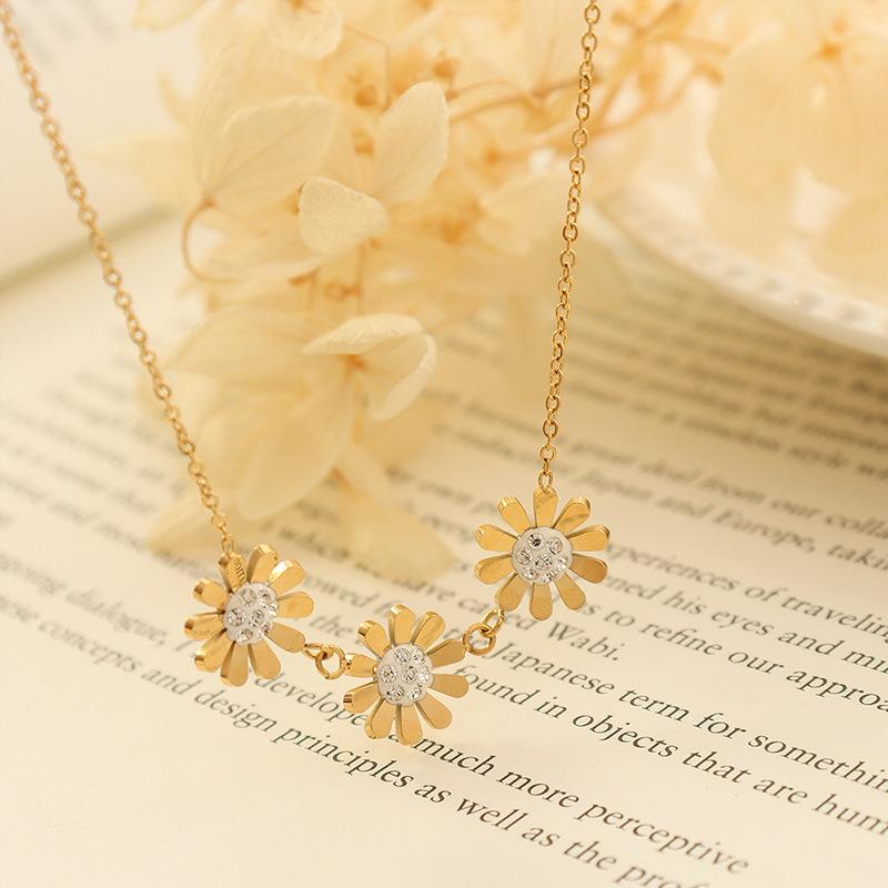 Pendant Necklaces Simple Geometric Three Small Daisy Flower Pendants Sweet Wind Necklace Saati Accessories For Women Design Jewelry Garganti
Pendant Necklaces Simple Geometric Three Small Daisy Flower Pendants Sweet Wind Necklace Saati Accessories For Women Design Jewelry Garganti