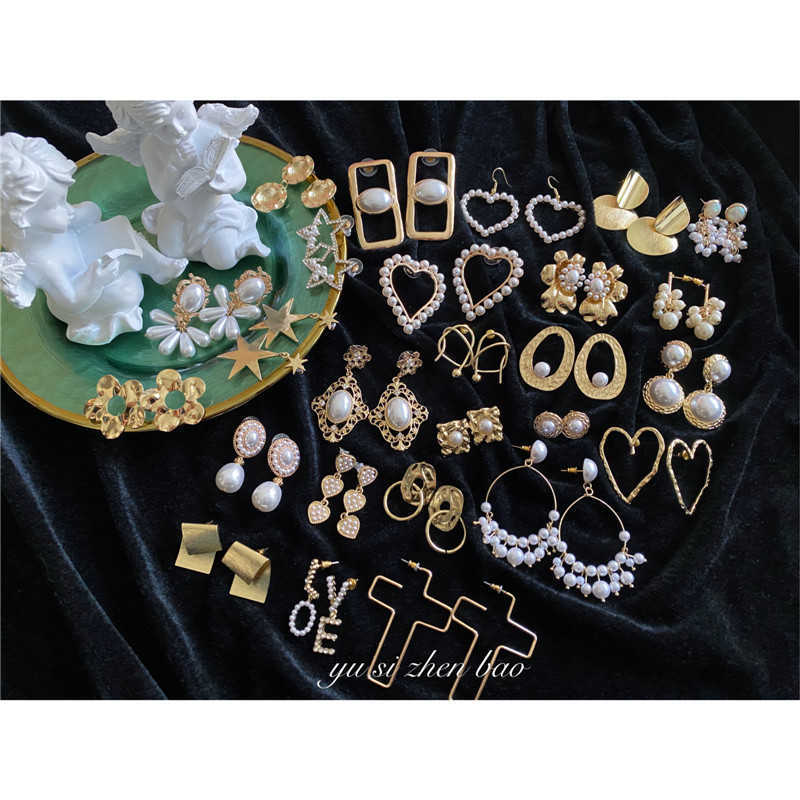 744 Vintage Metal Baroque love imitation pearl cross earrings
744 Vintage Metal Baroque love imitation pearl cross earrings