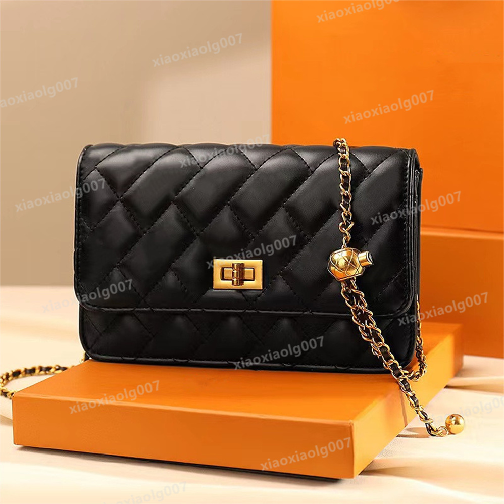 5A topquality women's handbag Lamb Leather Handbag with badge gold chain flip Wallet Cross designer bag Luxury Fashion Shoulder Bag, Box
5A topquality women's handbag Lamb Leather Handbag with badge gold chain flip Wallet Cross designer bag Luxury Fashion Shoulder Bag, Box