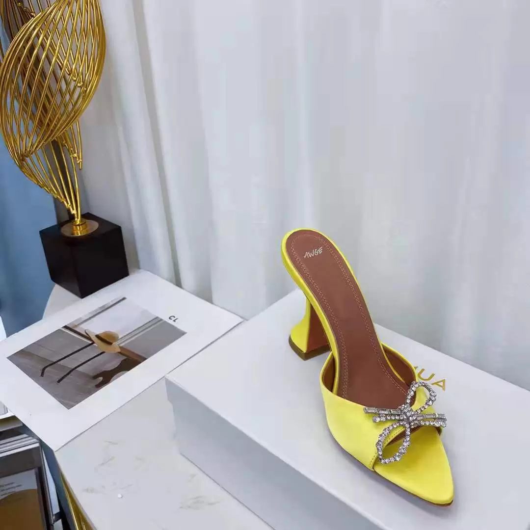 AMINA MUADDI AMINA MUADDI Yellow Satin Amina Italy Muaddi Mules Slippers 95mm Crystal-embellished Pyramid Heel Shoes fwq Vlm
AMINA MUADDI AMINA MUADDI Yellow Satin Amina Italy Muaddi Mules Slippers 95mm Crystal-embellished Pyramid Heel Shoes fwq Vlm