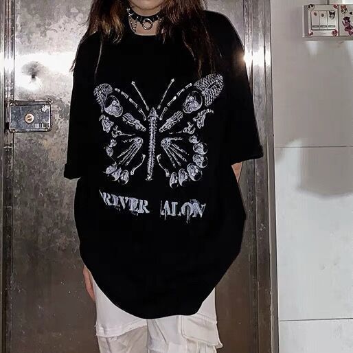 American Street Skull Butterfly Short Sleeve TShirt Men and Women Loose Couples Dark High Street Tops woman tshirts 220615
American Street Skull Butterfly Short Sleeve TShirt Men and Women Loose Couples Dark High Street Tops woman tshirts 220615