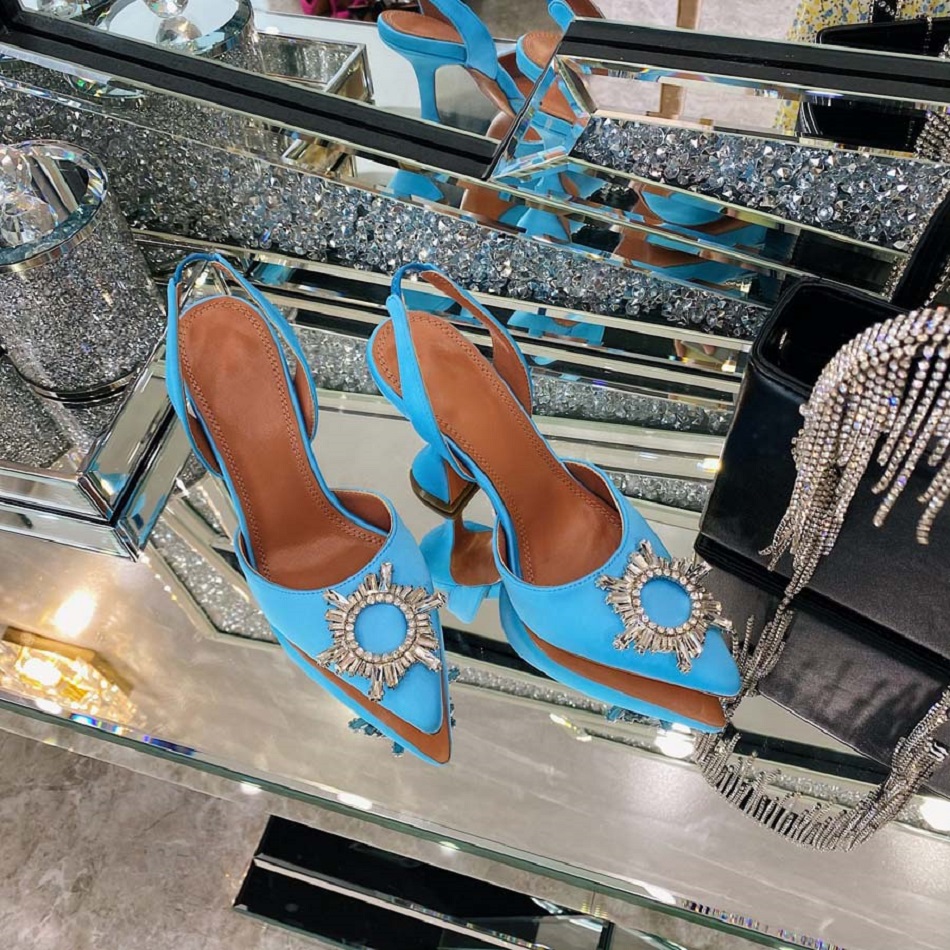 Hottest Heels With box and Dustbag Women shoes Designer Sandals Quality Sandals Heel height and Sandal Flat shoe Slides Slippers by brand01010
Hottest Heels With box and Dustbag Women shoes Designer Sandals Quality Sandals Heel height and Sandal Flat shoe Slides Slippers by brand01010