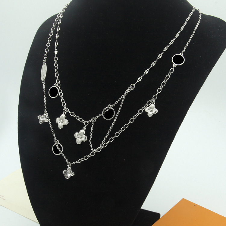 Luxury designer jewelry pendant charm necklace bracelet letter four leaf floral belt diamond double layer necklace with diamond chain
Luxury designer jewelry pendant charm necklace bracelet letter four leaf floral belt diamond double layer necklace with diamond chain