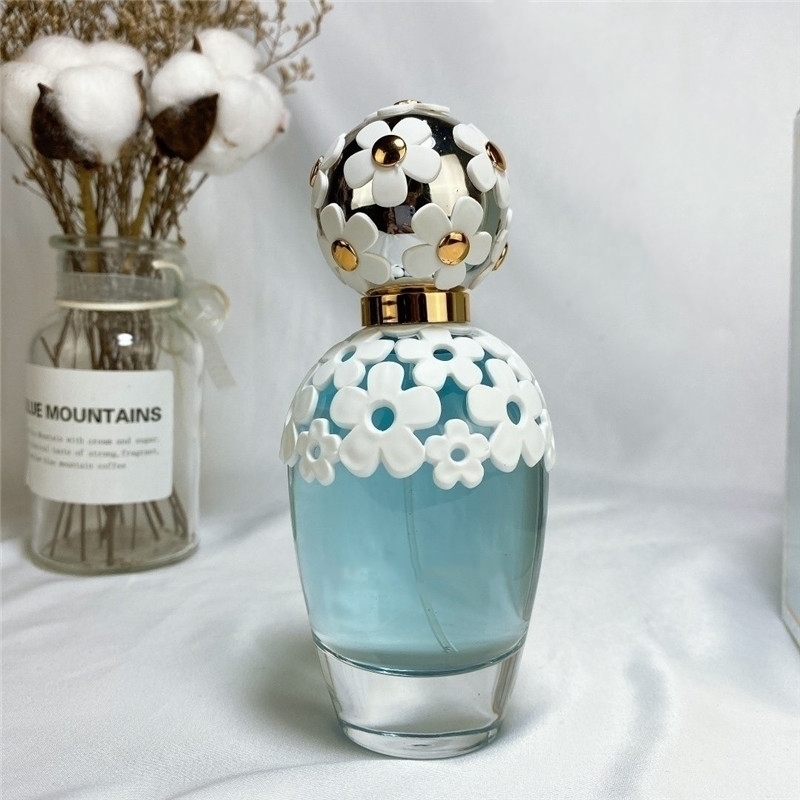 Deodorant DAIEY women perfume Attractive fragrance good small 100ml long lasting time free Delivery
Deodorant DAIEY women perfume Attractive fragrance good small 100ml long lasting time free Delivery