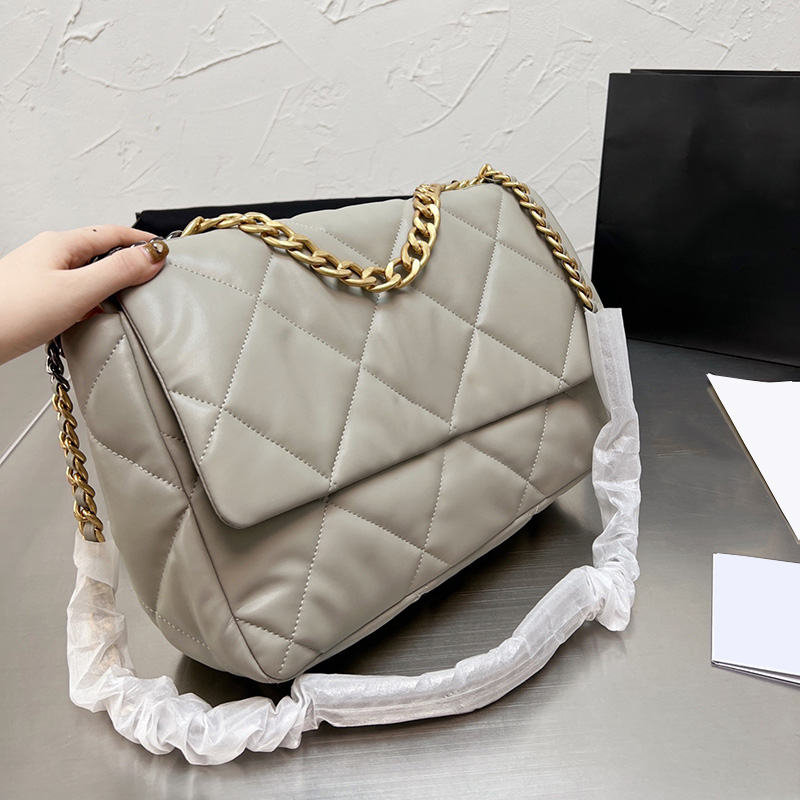 2022Ss 19 Maxi Jumbo Lambskin Bags Classic Flap Quilted Lambskin Gold Metal Hardware Crossbody Shoulder Luggage Large Capacity Luxury Designer Handbags 35X22CM, Box
2022Ss 19 Maxi Jumbo Lambskin Bags Classic Flap Quilted Lambskin Gold Metal Hardware Crossbody Shoulder Luggage Large Capacity Luxury Designer Handbags 35X22CM, Box