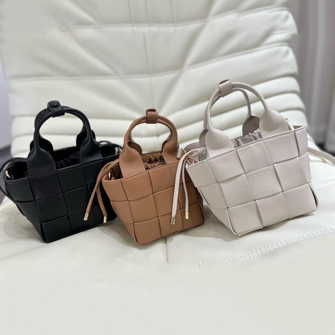 Women Handbag Luxury designer handbags Classic bag Flower Brown Original Serial Number High Quality Wallet Large Shopping bags Shoulder, Dust bag
Women Handbag Luxury designer handbags Classic bag Flower Brown Original Serial Number High Quality Wallet Large Shopping bags Shoulder, Dust bag