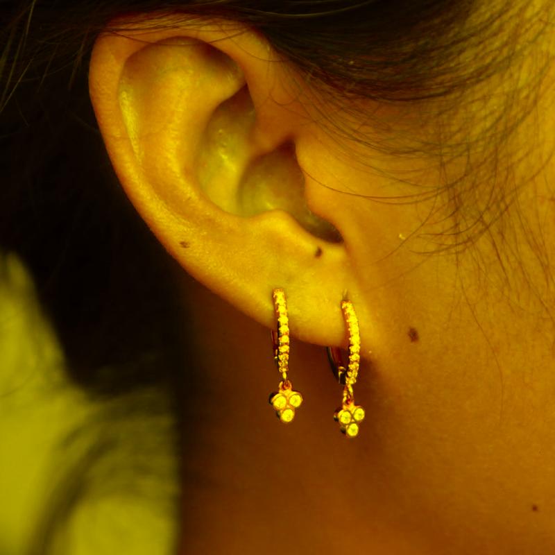 Hoop & Huggie Wholesale Delicate 925 Sterling Silver Paved Tiny CZ Three Stone Dots Earrings For Lovely Girls Women 2022 Charm JewelryHoop
Hoop & Huggie Wholesale Delicate 925 Sterling Silver Paved Tiny CZ Three Stone Dots Earrings For Lovely Girls Women 2022 Charm JewelryHoop