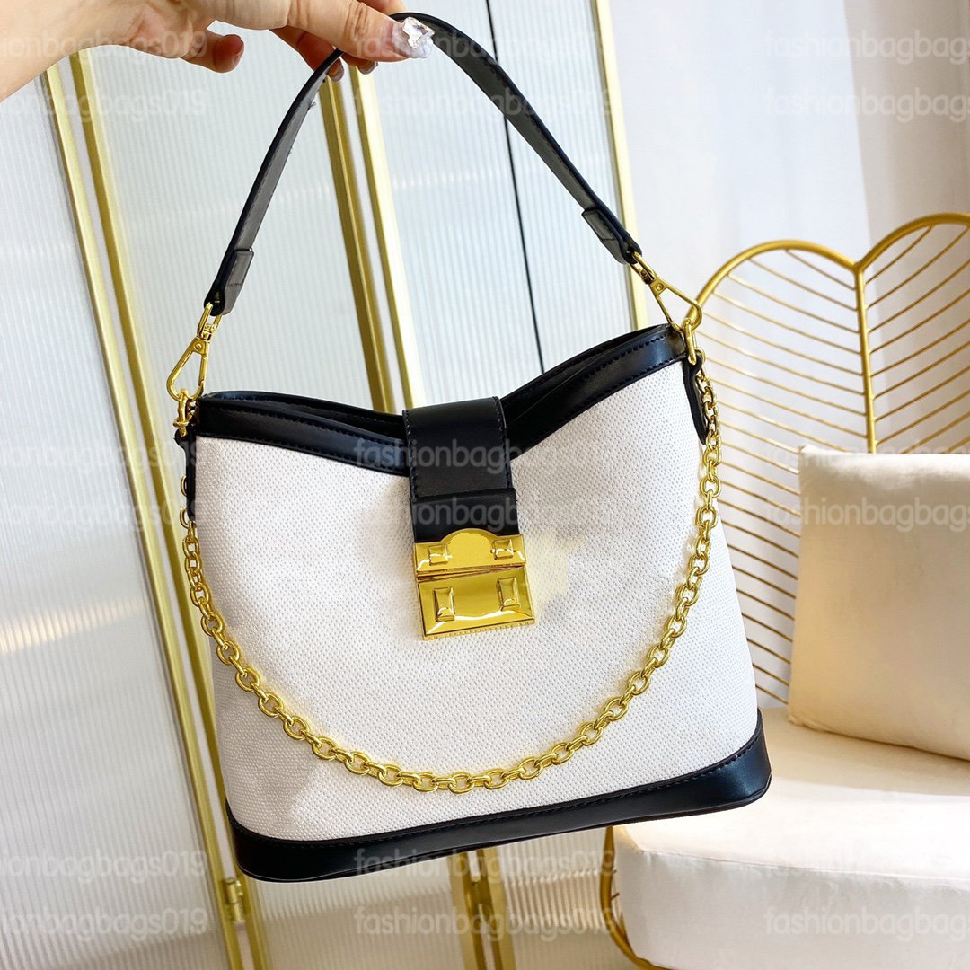 2022 New Double G up Bucket Bag Embossed Printing Shoulder Bag Golden Metal Buckle Womens Drawstring with Two Straps Designers Luxurys Handbag
2022 New Double G up Bucket Bag Embossed Printing Shoulder Bag Golden Metal Buckle Womens Drawstring with Two Straps Designers Luxurys Handbag