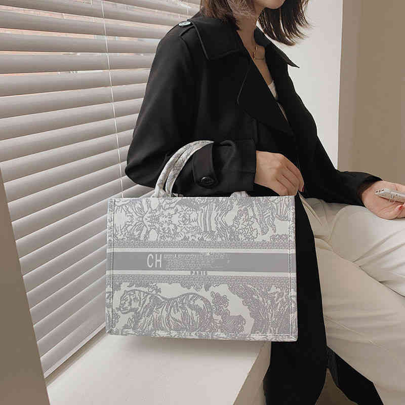 Designer bags Tote Super Fashionable Temperament Letter Custom Women's Bag 2022 Latt Advanced Large Tot Capacity luxury handbags Factory Low price, Pink trumpet
Designer bags Tote Super Fashionable Temperament Letter Custom Women's Bag 2022 Latt Advanced Large Tot Capacity luxury handbags Factory Low price, Pink trumpet