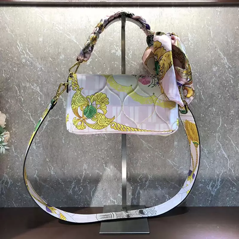 Baguettes Women Handbags Cross Body Bags Mulberry Silk Baroque Printing Flip Shoulder Bag Removable Fashion Letters Wide Strap Cover Evening Baguette Purse
Baguettes Women Handbags Cross Body Bags Mulberry Silk Baroque Printing Flip Shoulder Bag Removable Fashion Letters Wide Strap Cover Evening Baguette Purse