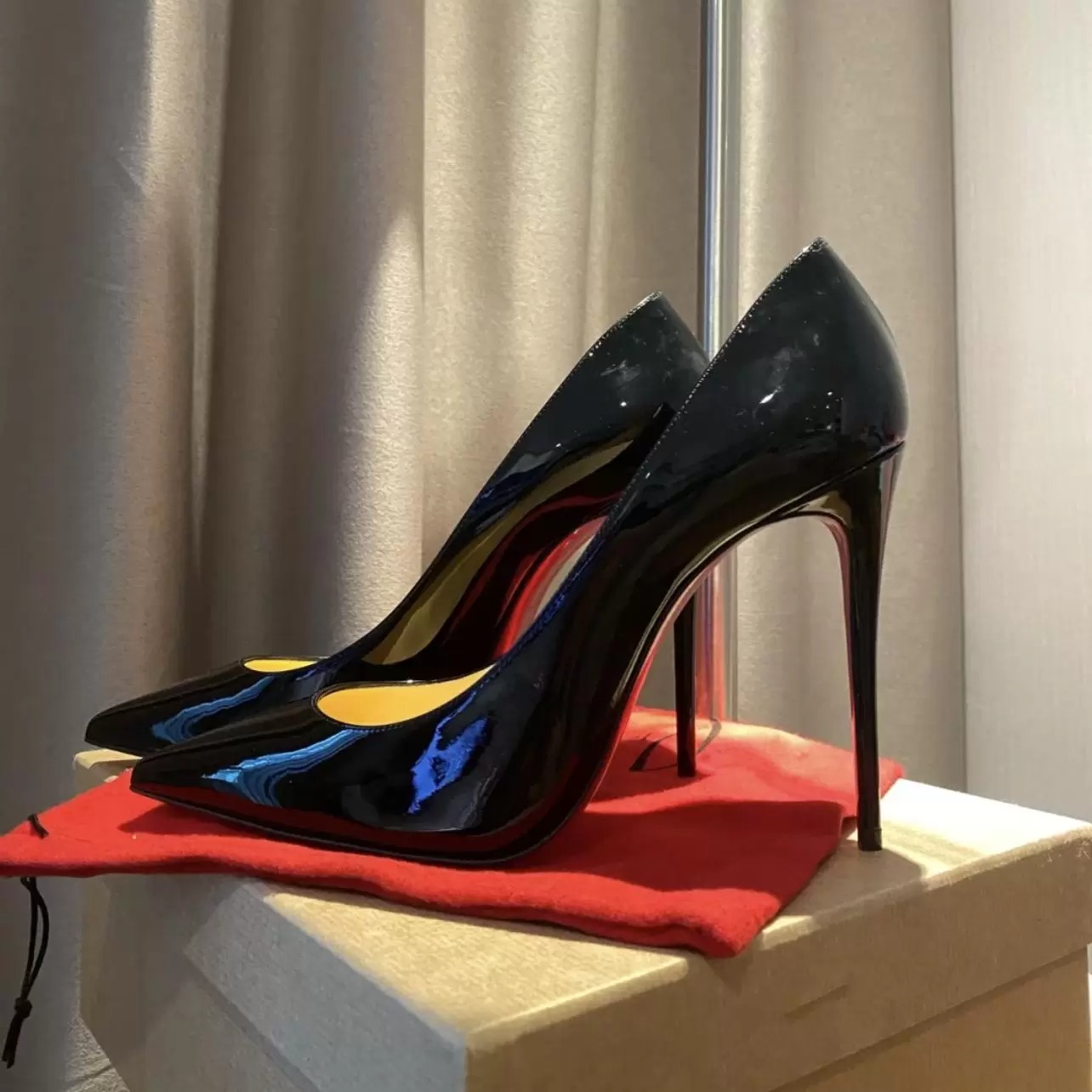 Brand Soles Red High Heels Luxury Ladies Dress Shoes Designer Pump Open Toe Sandals Sexy Pointed Toe 8cm 10cm 12cm
Brand Soles Red High Heels Luxury Ladies Dress Shoes Designer Pump Open Toe Sandals Sexy Pointed Toe 8cm 10cm 12cm