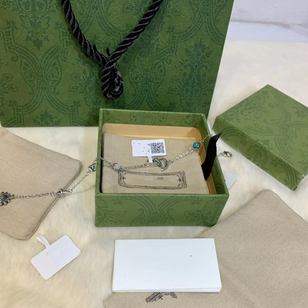 Designer Jewelry Vintage Bracelet Gold Silver Pendants Accessories Mother Link Chain Cross Bracelets For Women Womens With Box
Designer Jewelry Vintage Bracelet Gold Silver Pendants Accessories Mother Link Chain Cross Bracelets For Women Womens With Box