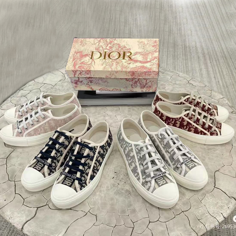 Thick soled Casual shoes women Travel leather lace-up sneaker cowhide fashion lady Flat designer Running Trainers Letters platform gym sneakers size 35-42 With box, 12
Thick soled Casual shoes women Travel leather lace-up sneaker cowhide fashion lady Flat designer Running Trainers Letters platform gym sneakers size 35-42 With box, 12