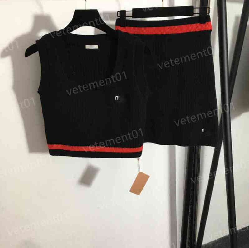 Women Two Piece Dresses Fashion Brand Letter Logo Embroidery Striped Round Neck Knitted Vest And Short Skirt 2 Piece Sets Luxury Designer Women Clothing 0912
Women Two Piece Dresses Fashion Brand Letter Logo Embroidery Striped Round Neck Knitted Vest And Short Skirt 2 Piece Sets Luxury Designer Women Clothing 0912