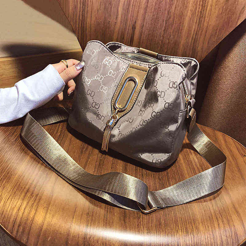 Factory Online Export Designer Bags Women 2022 New Fashion 's Fashionable Versatile Single Shoulder Multi Compartment Messenger Bucket, Khaki
Factory Online Export Designer Bags Women 2022 New Fashion 's Fashionable Versatile Single Shoulder Multi Compartment Messenger Bucket, Khaki