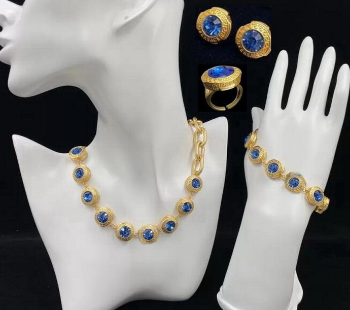 Bling Resin Epoxy blue crystal Pendant women's Thick chain necklace Bracelet Earring Sets Banshee Medusa head portrait 18K gold plated ladies Designer Jewelry NO 46, Golden
Bling Resin Epoxy blue crystal Pendant women's Thick chain necklace Bracelet Earring Sets Banshee Medusa head portrait 18K gold plated ladies Designer Jewelry NO 46, Golden