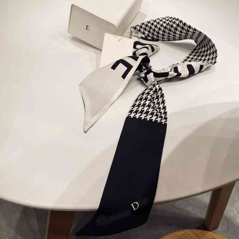Designer Silk Head Bag Diior Hair Scarf New Thousand Bird Lattice Ribbon Letter Silk Scarf Black And White Simple Small Bow Tie Big Brand Real Silk Binding Bag Belt
Designer Silk Head Bag Diior Hair Scarf New Thousand Bird Lattice Ribbon Letter Silk Scarf Black And White Simple Small Bow Tie Big Brand Real Silk Binding Bag Belt