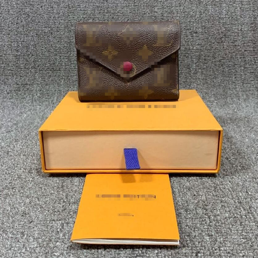 5A Purses Women Men Wallets button Bag Leather Black Luxury Wallet flower Purse Fashion Card Holders Designer Pocket short Tote Women Bags With Box, L7 brown flower purple
5A Purses Women Men Wallets button Bag Leather Black Luxury Wallet flower Purse Fashion Card Holders Designer Pocket short Tote Women Bags With Box, L7 brown flower purple