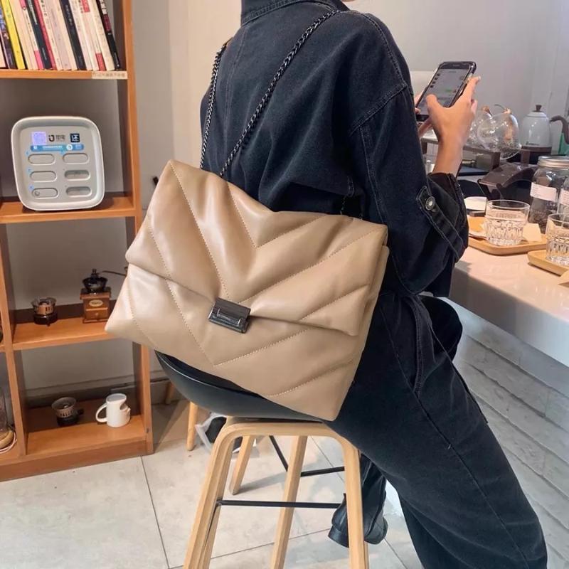 Evening Bags Big Chain Tote Women Shoulder Bag Fashion Large Capacity Messenger For 2022 Solid Color Crossbody Women's BagsEvening, Black
Evening Bags Big Chain Tote Women Shoulder Bag Fashion Large Capacity Messenger For 2022 Solid Color Crossbody Women's BagsEvening, Black
