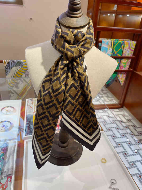 New Arrival Designer Small Women Scarves Luxury Silk Scarf Letters Print Silken Shawl Fashion Accessorries Woman Head scarf size 90x90cm
New Arrival Designer Small Women Scarves Luxury Silk Scarf Letters Print Silken Shawl Fashion Accessorries Woman Head scarf size 90x90cm