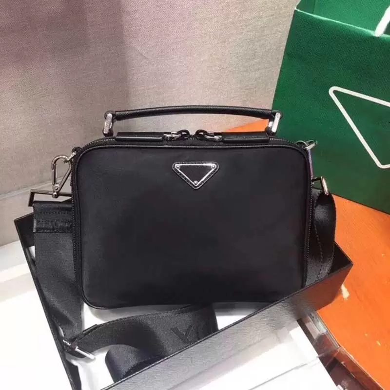 Messenger Bag High 7A Quality Leather One Shoulder Messengers Bags 2V/H069 Wallet Fashion Designer Briefcase Backpack Handbag Coin Purse, Black
Messenger Bag High 7A Quality Leather One Shoulder Messengers Bags 2V/H069 Wallet Fashion Designer Briefcase Backpack Handbag Coin Purse, Black