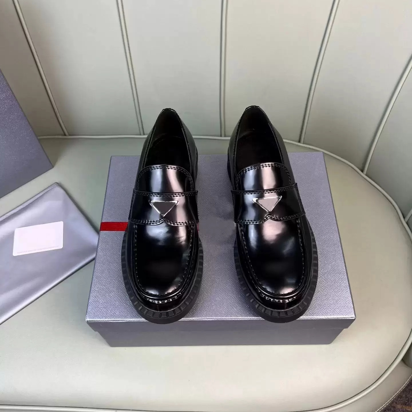 2022S New Men Formal Business Brogue Shoes Men's Brand Designer Party Wedding Dress Shoes Male Genuine Leather Casual Loafers Size 38-45
2022S New Men Formal Business Brogue Shoes Men's Brand Designer Party Wedding Dress Shoes Male Genuine Leather Casual Loafers Size 38-45