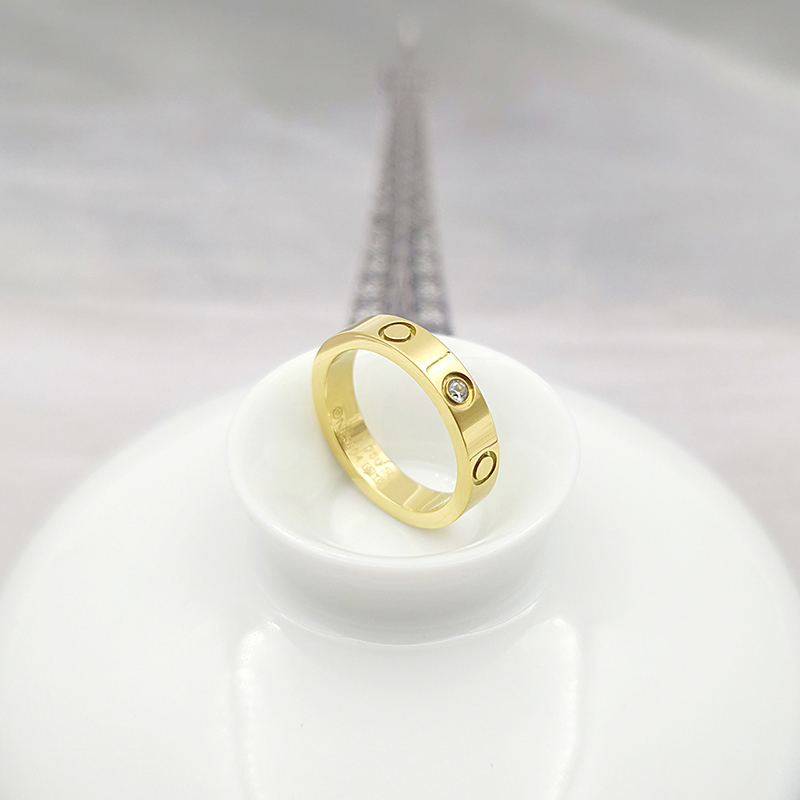 4mm 6mm Titanium Steel Band Diamond Silver Love Ring For Men Women Rose Gold Couple Ring Gift Size 6-11 With 6 Diamonds 
4mm 6mm Titanium Steel Band Diamond Silver Love Ring For Men Women Rose Gold Couple Ring Gift Size 6-11 With 6 Diamonds