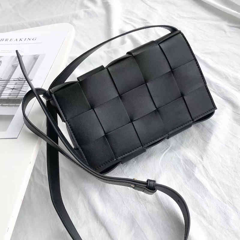 Venetas Bottegas Pillow Handbags b Designer Family Bag Cassette Cowhide Woven Leisure Women's One Shoulder Messenger Magnetic Buckle Postman's Small Square Bag, Main picture black
Venetas Bottegas Pillow Handbags b Designer Family Bag Cassette Cowhide Woven Leisure Women's One Shoulder Messenger Magnetic Buckle Postman's Small Square Bag, Main picture black