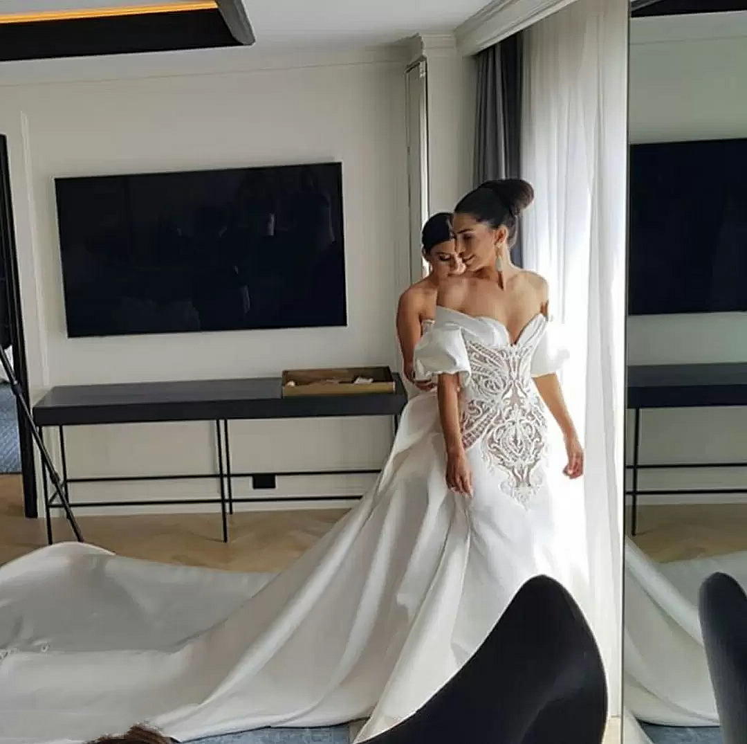 2022 Chic Satin Mermaid Wedding Dresses Off The Shoulder Short Sleeves Appliques Lace Long Train Wedding Gowns Sexy Chapel Church Bridal Dress