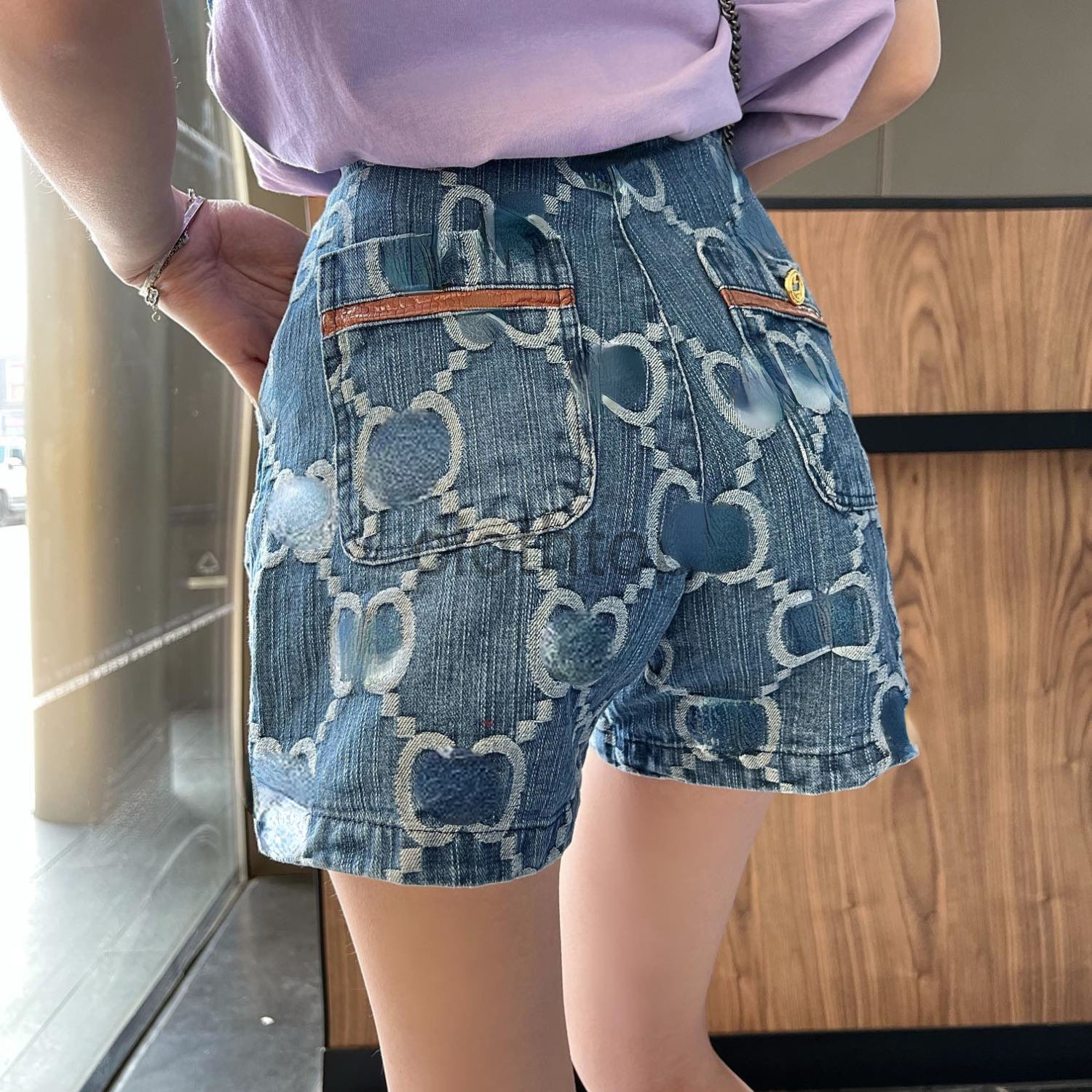 DESIGNER 2022 Hot Pants Large Letter Jacquard Full Body Pattern Old Washed Blue Denim Mini Shorts Womens Summer New Patchwork European Style
DESIGNER 2022 Hot Pants Large Letter Jacquard Full Body Pattern Old Washed Blue Denim Mini Shorts Womens Summer New Patchwork European Style