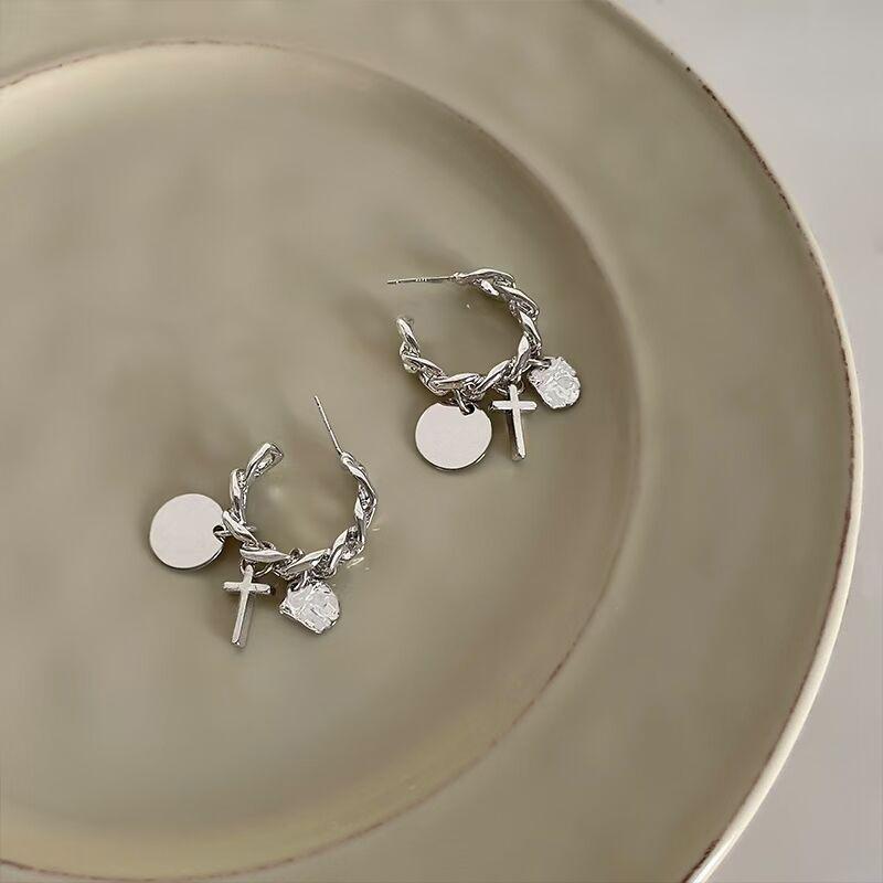 Hoop & Huggie Trendy Simple Metal Circle Chain INS Earrings For Women 2022 Korean Cross Round Pendent Wrap Fashion Jewelry GiftsHoop
Hoop & Huggie Trendy Simple Metal Circle Chain INS Earrings For Women 2022 Korean Cross Round Pendent Wrap Fashion Jewelry GiftsHoop