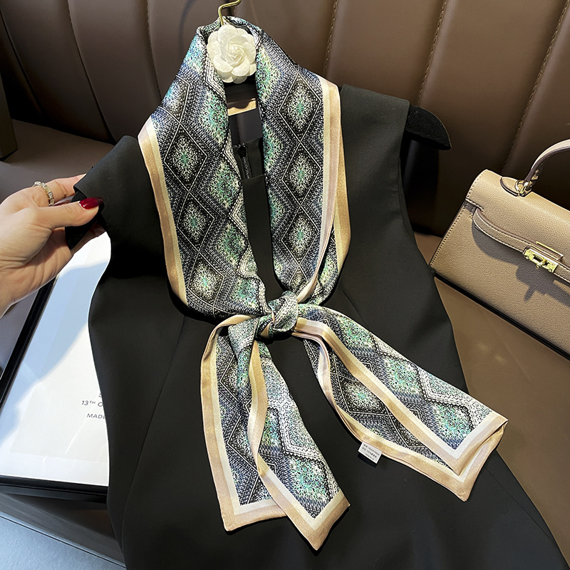 Hangzhou Silk Ribbon Diamond Double-Layer Scarf Spring and Autumn Long White Collar with 150 * 15cm Mulberry Silk Scarf
Hangzhou Silk Ribbon Diamond Double-Layer Scarf Spring and Autumn Long White Collar with 150 * 15cm Mulberry Silk Scarf