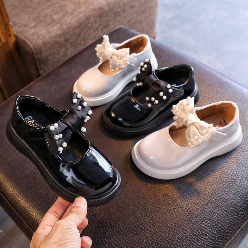 Athletic & Outdoor Children Shoes Quality Leather School Girls Bowknot Pearl Patent Casual Kids Shoe Black Beige Spring And AutumnAthletic 
Athletic & Outdoor Children Shoes Quality Leather School Girls Bowknot Pearl Patent Casual Kids Shoe Black Beige Spring And AutumnAthletic