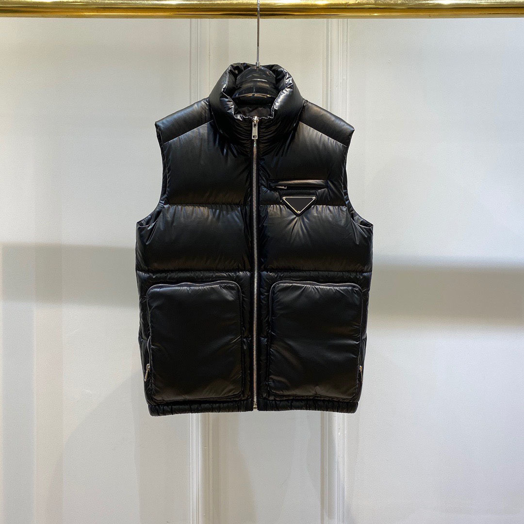 Men's down vest jacket with bright finish and ribbed sleeves designer gentleman remove hood welt pocket zipper snap button warm jacket123, Freight dhl
Men's down vest jacket with bright finish and ribbed sleeves designer gentleman remove hood welt pocket zipper snap button warm jacket123, Freight dhl
