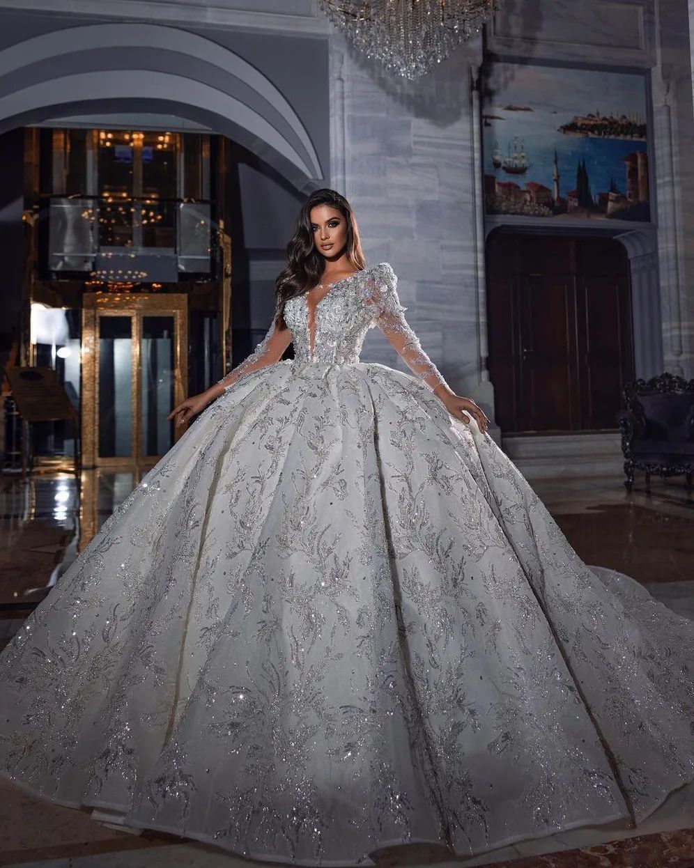 Glitter Cap Sleeves Wedding Dresses Sheer Neck Bridal Gowns Jewel Crystals Long Train Sequined Robe de mariée Custom Made