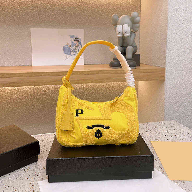 Womens Shoulder Bags Designer Underarm Bag Woman Fashion Handbags Lady Terry Letter Totes Bags Nylon Purses Wallets Handbag Luxury Bag 2022, Red
Womens Shoulder Bags Designer Underarm Bag Woman Fashion Handbags Lady Terry Letter Totes Bags Nylon Purses Wallets Handbag Luxury Bag 2022, Red