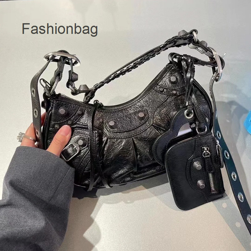 Cagole Woman Bag 22 Balenciga Bags Women's Le Armpit Rivet Tassel Three One Wrinkled Cow Leather Single Shoulder Messenger 69DX, Pink 26cm with logo
Cagole Woman Bag 22 Balenciga Bags Women's Le Armpit Rivet Tassel Three One Wrinkled Cow Leather Single Shoulder Messenger 69DX, Pink 26cm with logo