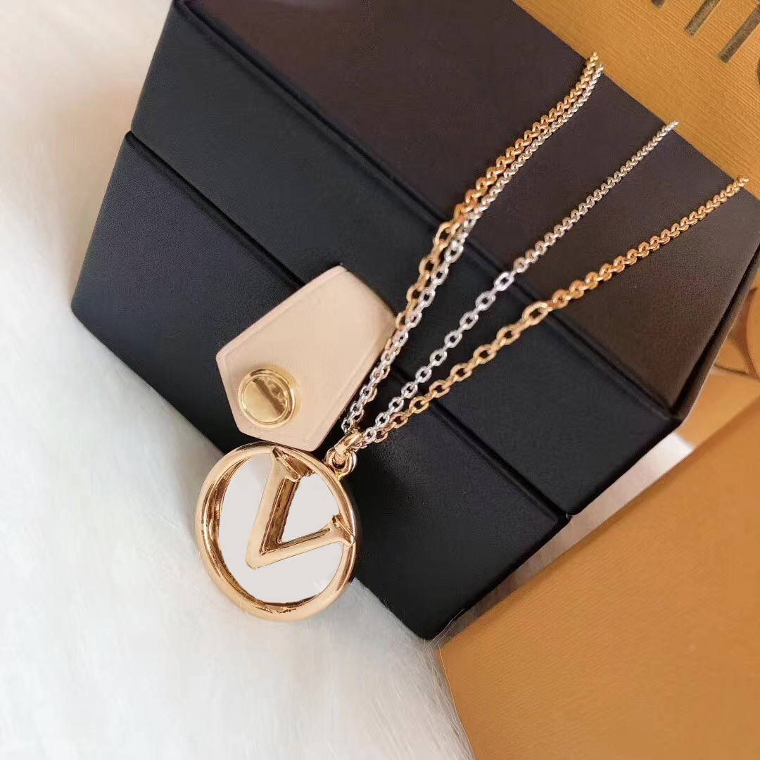 Fashion Designer Brand Letter Pendant Necklaces Luxury Mens Womens Golden Chain Geometric 18K Gold Plated Lock Necklace Sweater Chains Jewelry Gift Accessories
Fashion Designer Brand Letter Pendant Necklaces Luxury Mens Womens Golden Chain Geometric 18K Gold Plated Lock Necklace Sweater Chains Jewelry Gift Accessories
