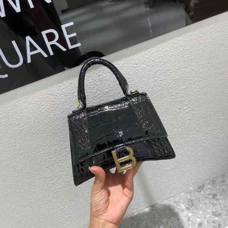 Balencaigass Hourglass Bag Correct Women Handbag B-button Crocodile Pattern Net Red Leather Fashionable Wowomen One Shoulder Slant Span
Balencaigass Hourglass Bag Correct Women Handbag B-button Crocodile Pattern Net Red Leather Fashionable Wowomen One Shoulder Slant Span