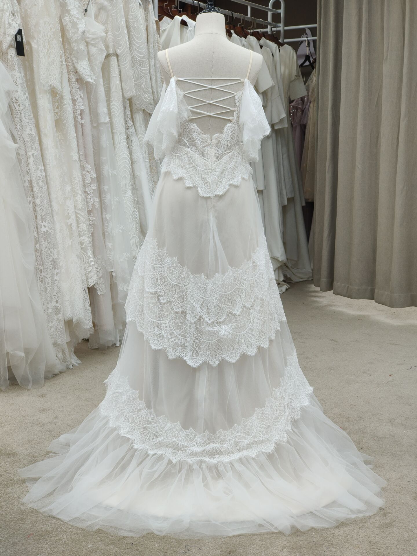 Tiered Lace Boho Wedding Dress 2022 Spaghetti Straps Deep V Neck Sexy Summer Beach Wedding Dresses Cross Corset Bohemian Bride Hippies Robe Mariage Ve