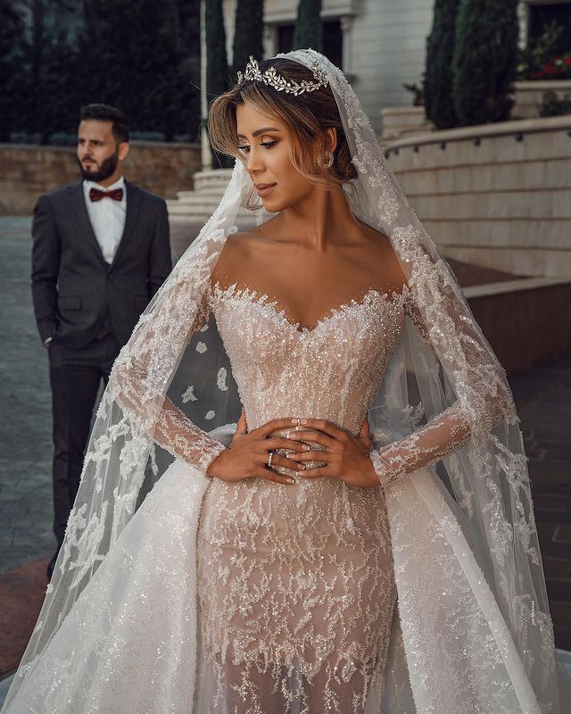 Gorgeous Wedding Dress Sexy V Neck Long Sleeve Off Shoulder Lace Flower Appliques Sequins Ball Gowns Detachable Train Floor Length Custom Made Bridal 