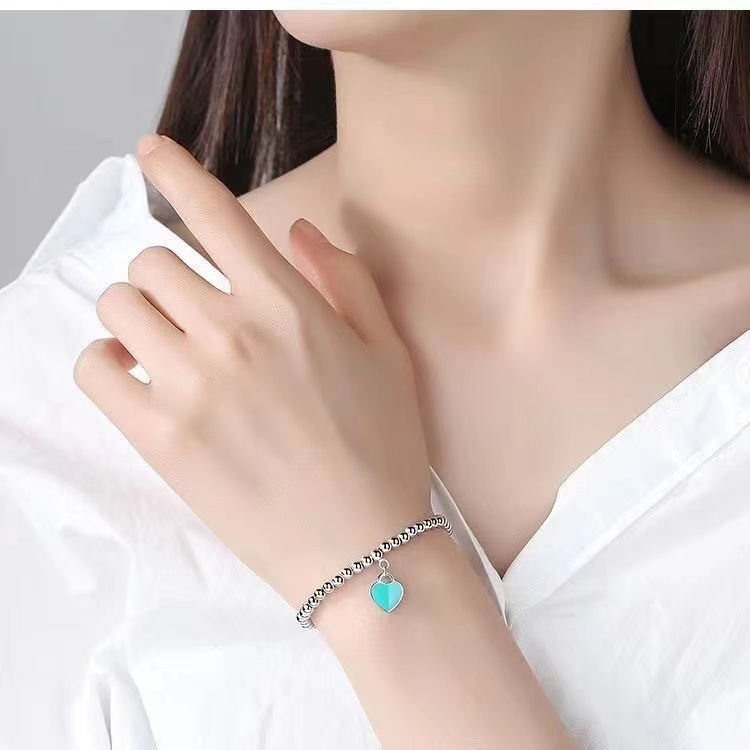 Classic Luxury Strands Bracelets Necklaces Jewelry Blue Pink Red Heart Pendant Necklace Bracelet Designer Fashion Elegant Romantic Style Women Wholesale With Box
Classic Luxury Strands Bracelets Necklaces Jewelry Blue Pink Red Heart Pendant Necklace Bracelet Designer Fashion Elegant Romantic Style Women Wholesale With Box